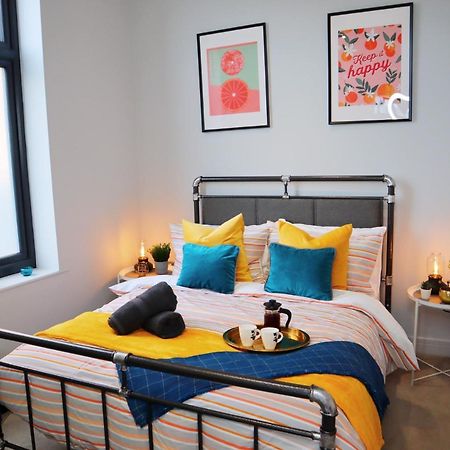 Trendy Urban Industrial Apartment - Great Location - Parking - Fast Wifi - Smart Tv - Beautiful 2 Double Bedroom Apartment Sleeps Up To 4! Bournemouth Eksteriør billede