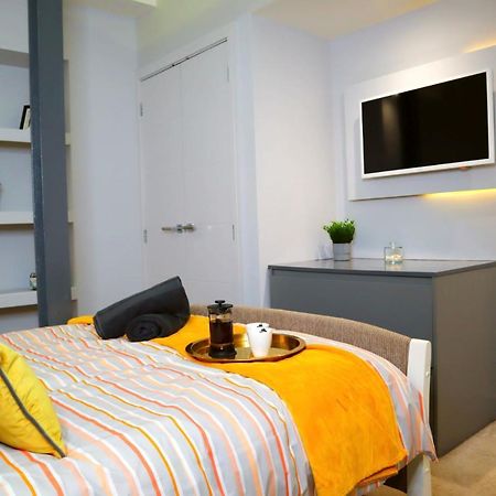 Trendy Urban Industrial Apartment - Great Location - Parking - Fast Wifi - Smart Tv - Beautiful 2 Double Bedroom Apartment Sleeps Up To 4! Bournemouth Eksteriør billede