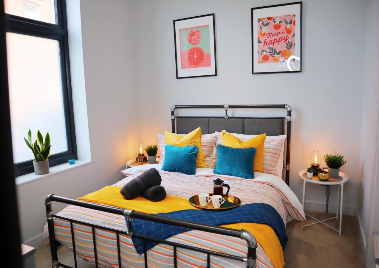Trendy Urban Industrial Apartment - Great Location - Parking - Fast Wifi - Smart Tv - Beautiful 2 Double Bedroom Apartment Sleeps Up To 4! Bournemouth Eksteriør billede