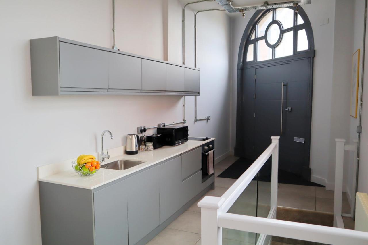 Trendy Urban Industrial Apartment - Great Location - Parking - Fast Wifi - Smart Tv - Beautiful 2 Double Bedroom Apartment Sleeps Up To 4! Bournemouth Eksteriør billede
