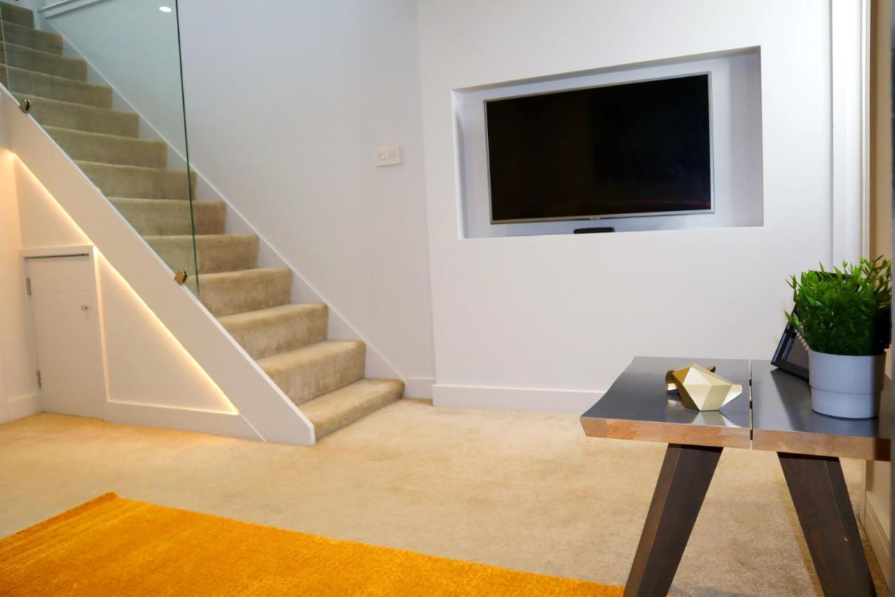 Trendy Urban Industrial Apartment - Great Location - Parking - Fast Wifi - Smart Tv - Beautiful 2 Double Bedroom Apartment Sleeps Up To 4! Bournemouth Eksteriør billede